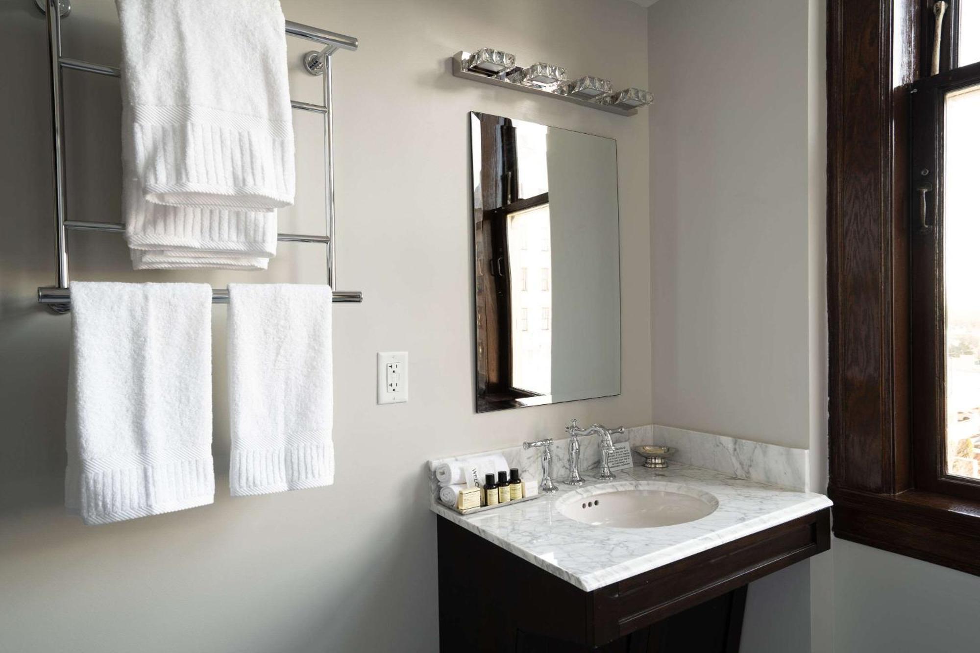 The Esquire Downtown Gastonia, Ascend Collection 3* Gastonia