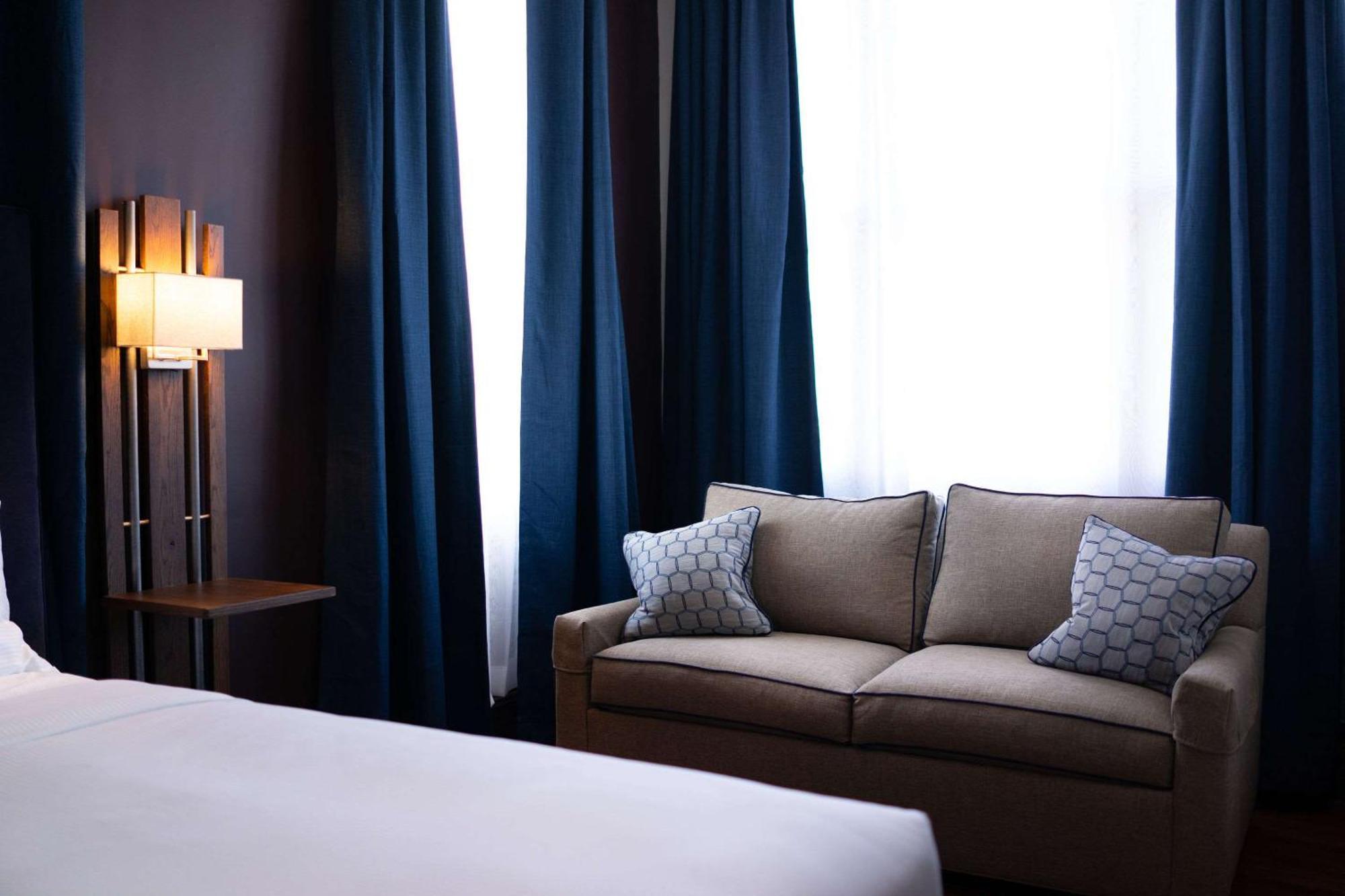 The Esquire Downtown Gastonia, Ascend Collection Hotel 3*