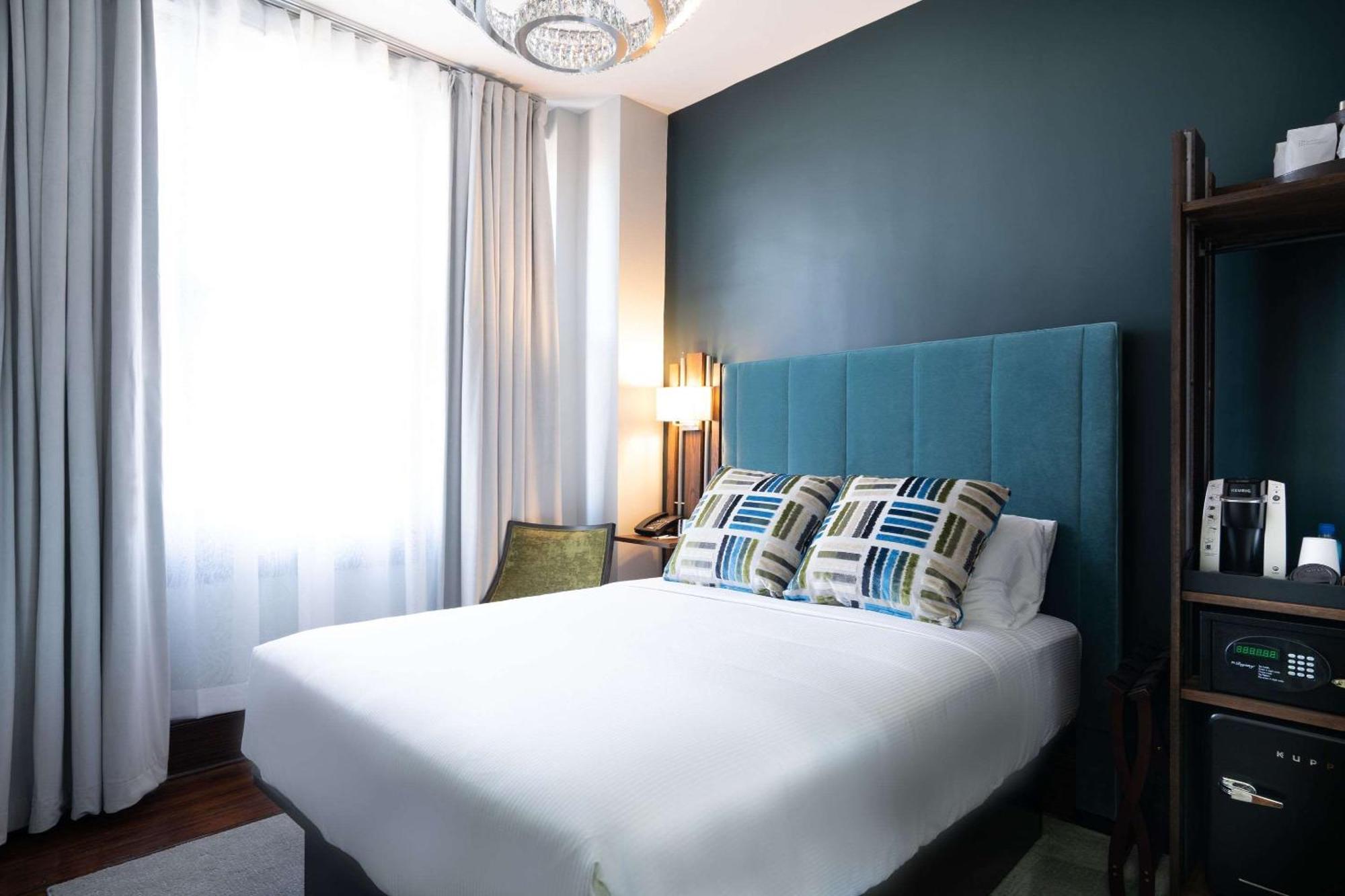 The Esquire Downtown Gastonia, Ascend Collection 3*